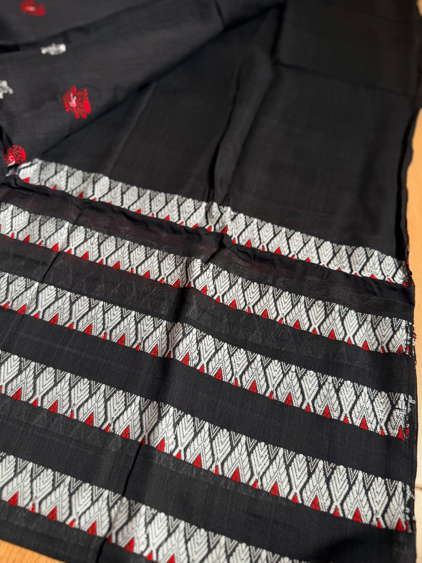 Nooni Cotton Mekhela Sador in Black - Tathal Clothing
