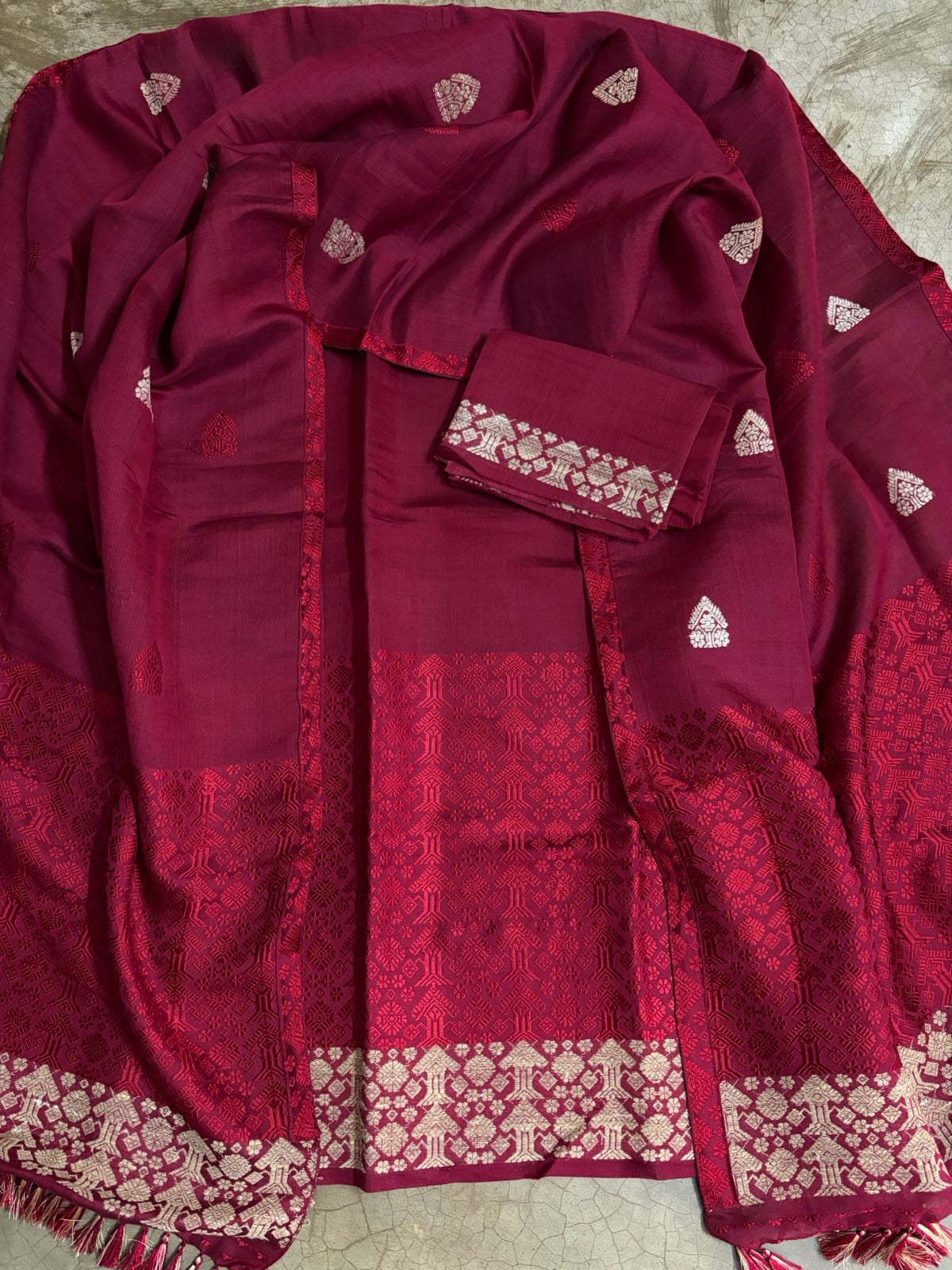 Maroon Kesapaat Cotton Mekhela Sador with Red and Ghisa Thread Work Design – Tathal Clothing