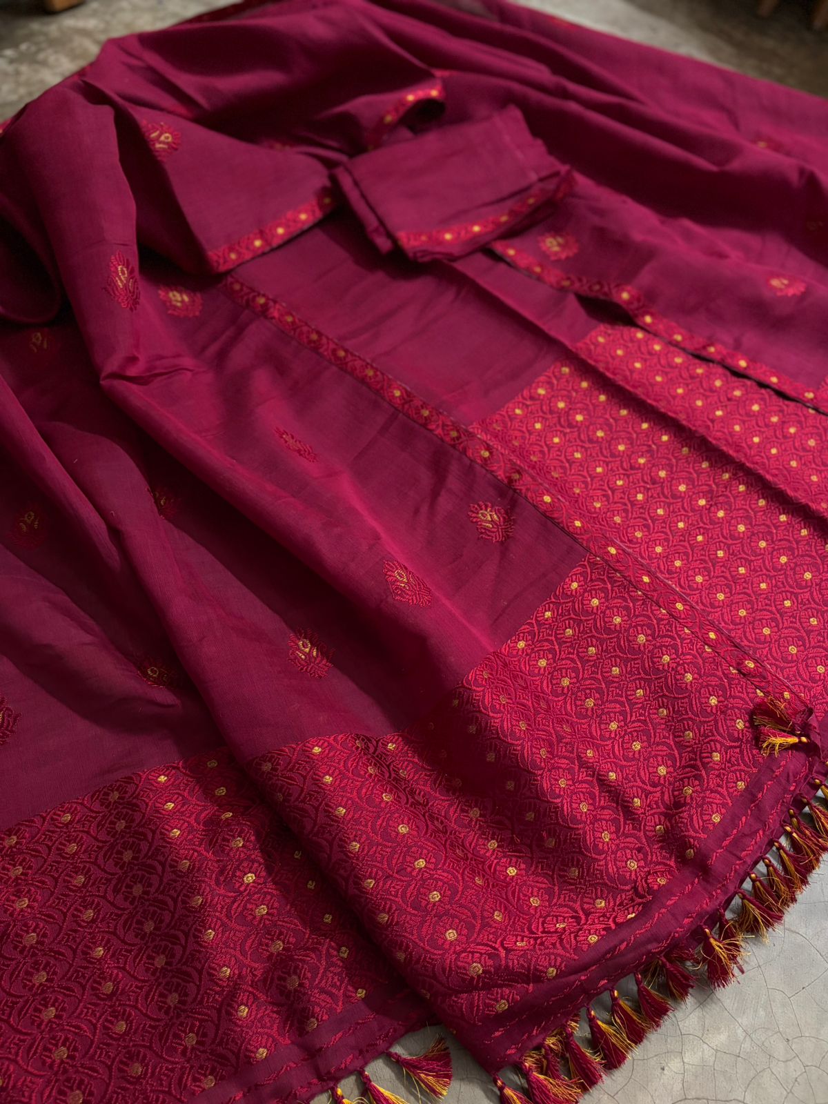 Maroon Kesapaat Cotton Mekhela Sador with Red Thread Work and Golden Guna Minakari Design – Tathal Clothing