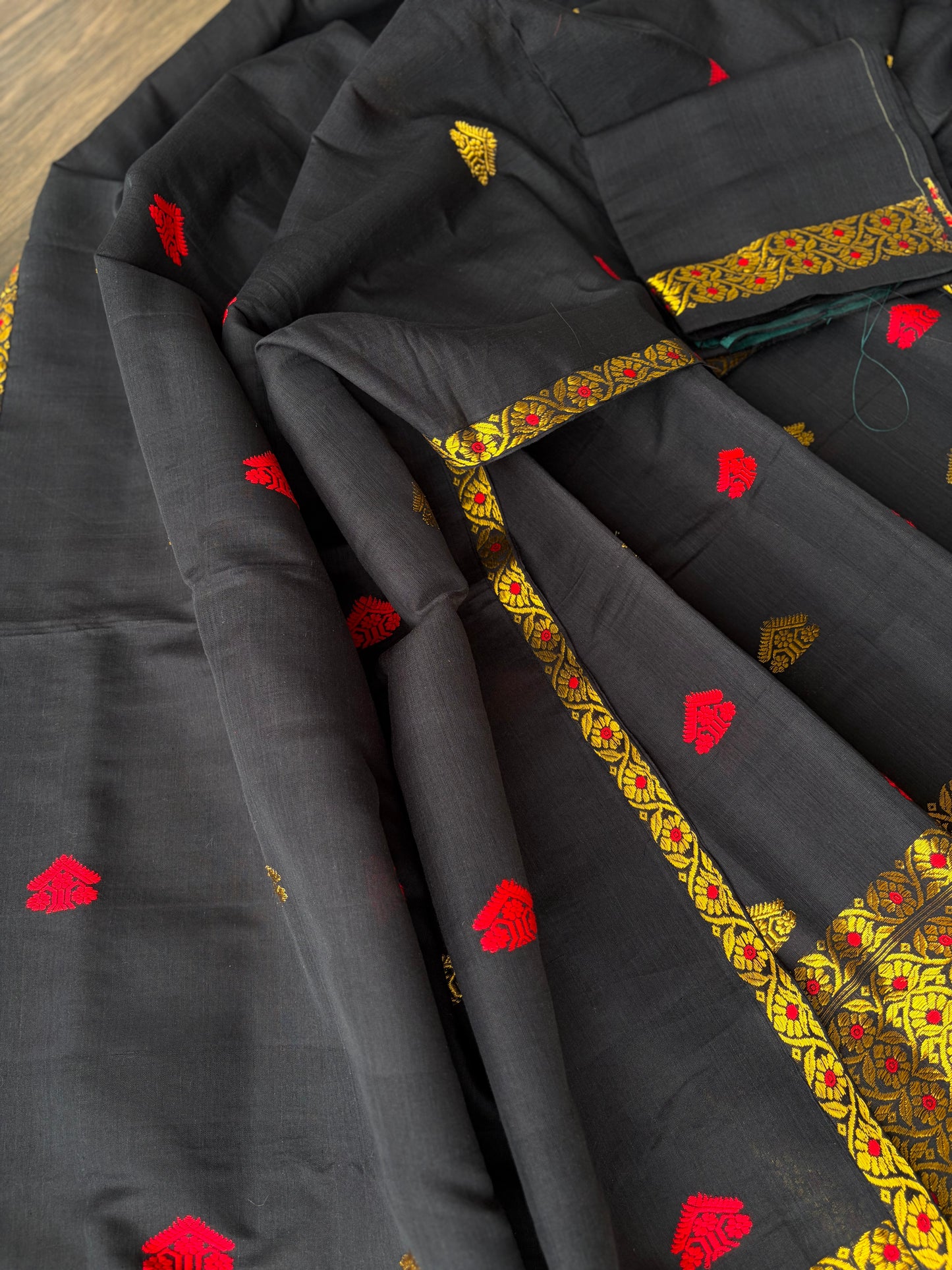 Kesapaat Cotton Mekhela Sador in Black and Golden Zari Design - Tathal Clothing