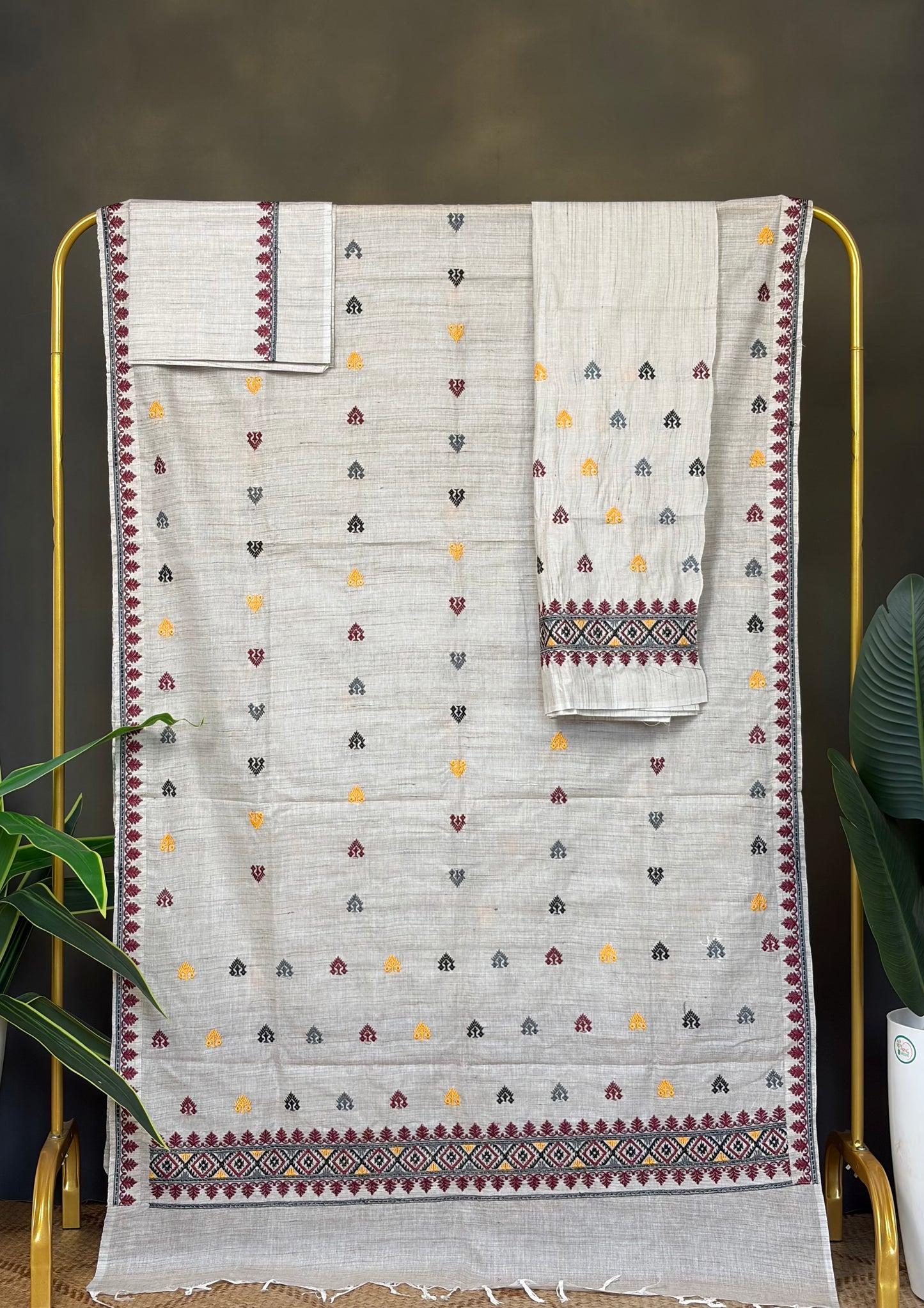 Machine Made Ghisa Mekhela Sador - Tathal Clothing