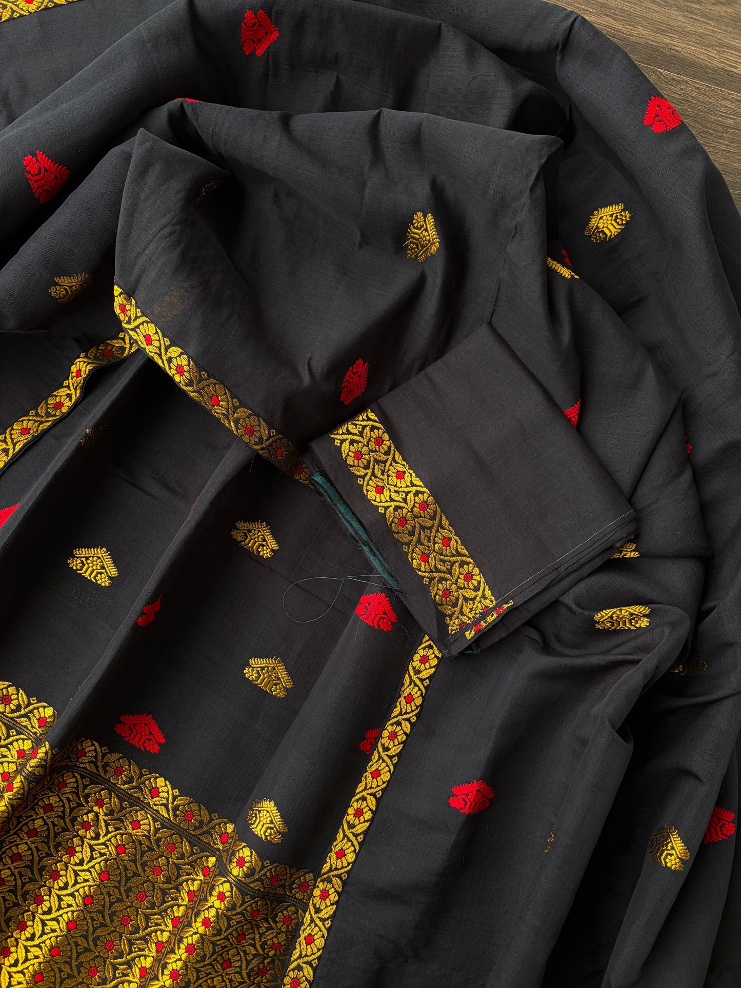 Kesapaat Cotton Mekhela Sador in Black and Golden Zari Design - Tathal Clothing