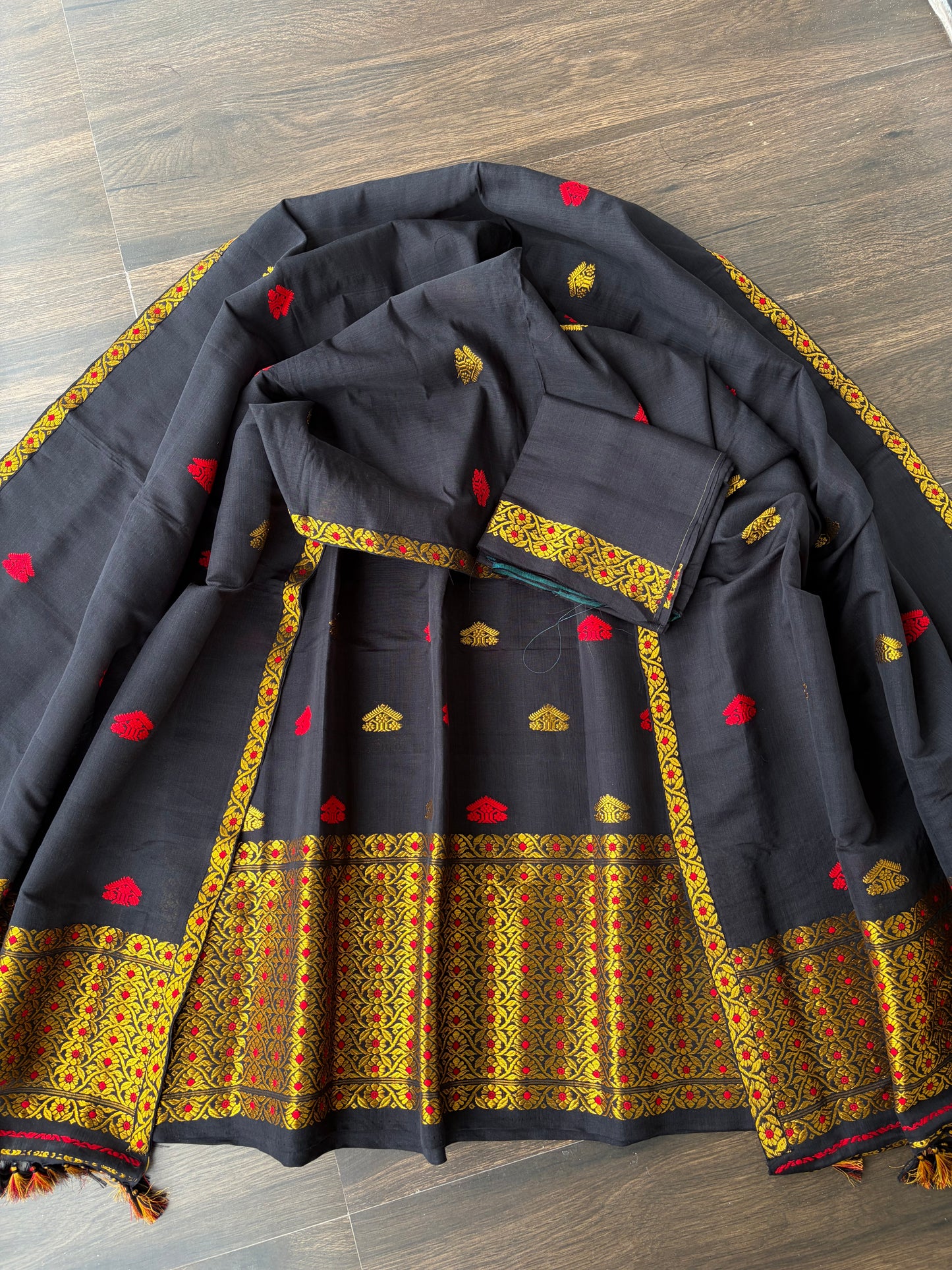 Kesapaat Cotton Mekhela Sador in Black and Golden Zari Design - Tathal Clothing