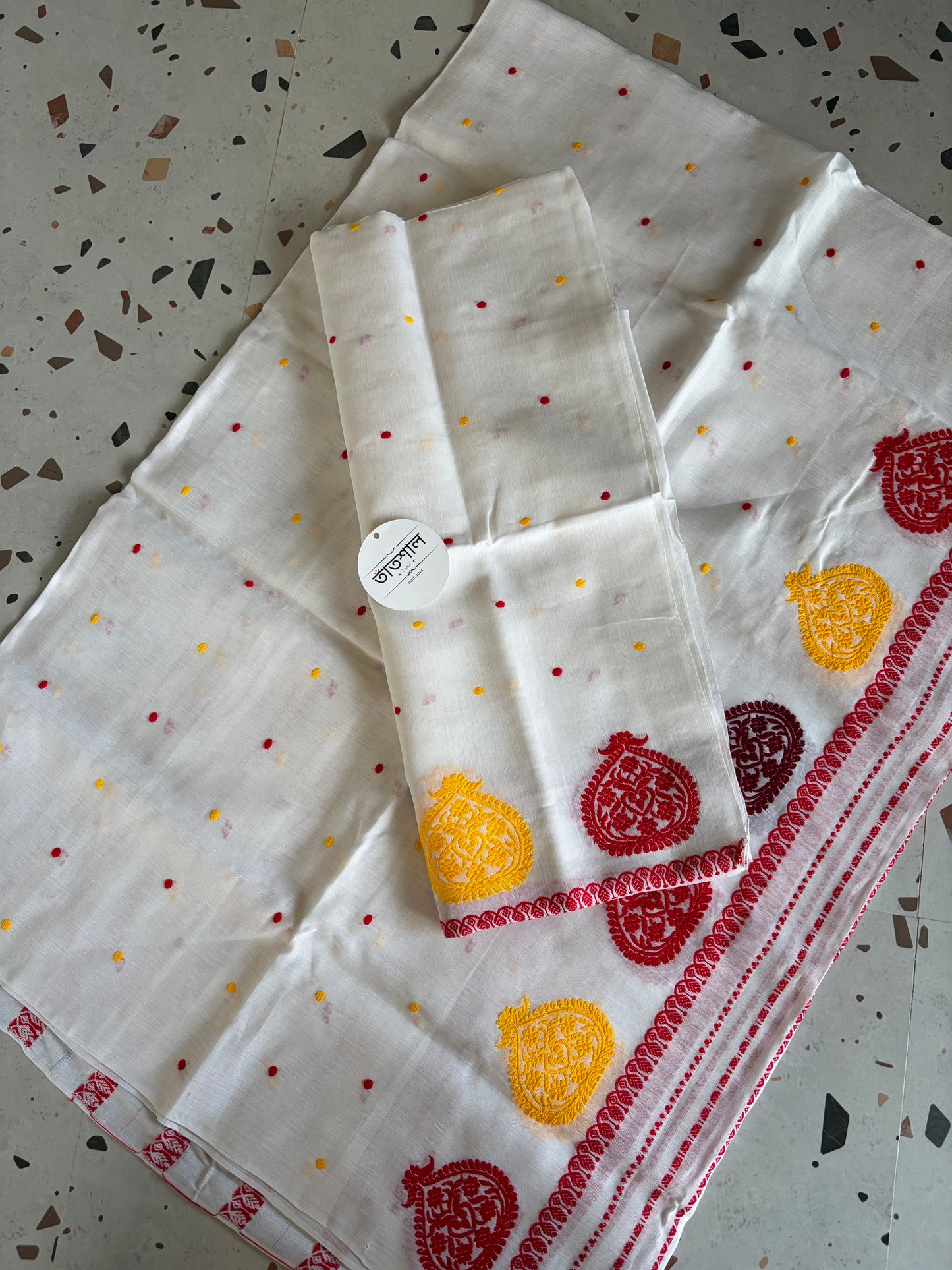 Nooni Cotton Mekhela Sador in White - Tathal Clothing