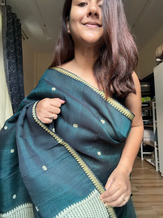 Bottle Green Kesapaat Cotton Mekhela Sador with Beige Thread Work Design – Tathal Clothing