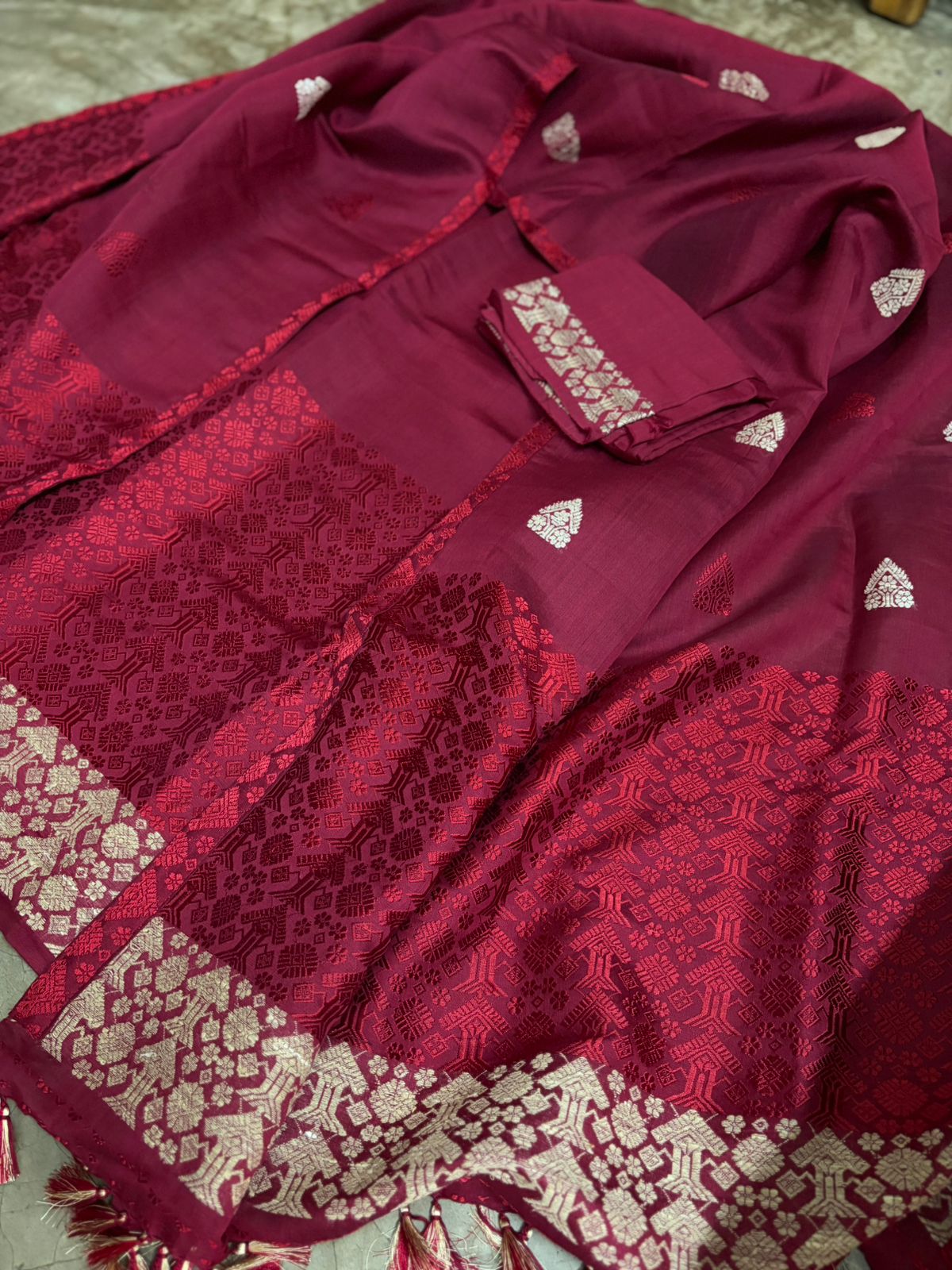 Maroon Kesapaat Cotton Mekhela Sador with Red and Ghisa Thread Work Design – Tathal Clothing
