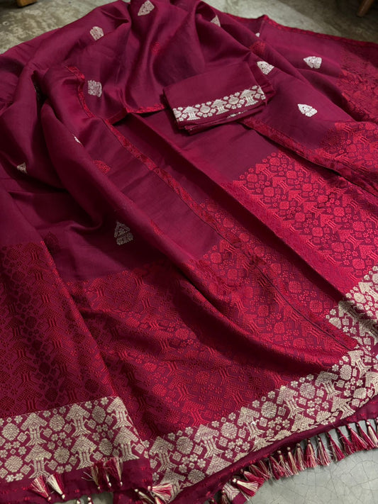 Maroon Kesapaat Cotton Mekhela Sador with Red and Ghisa Thread Work Design – Tathal Clothing