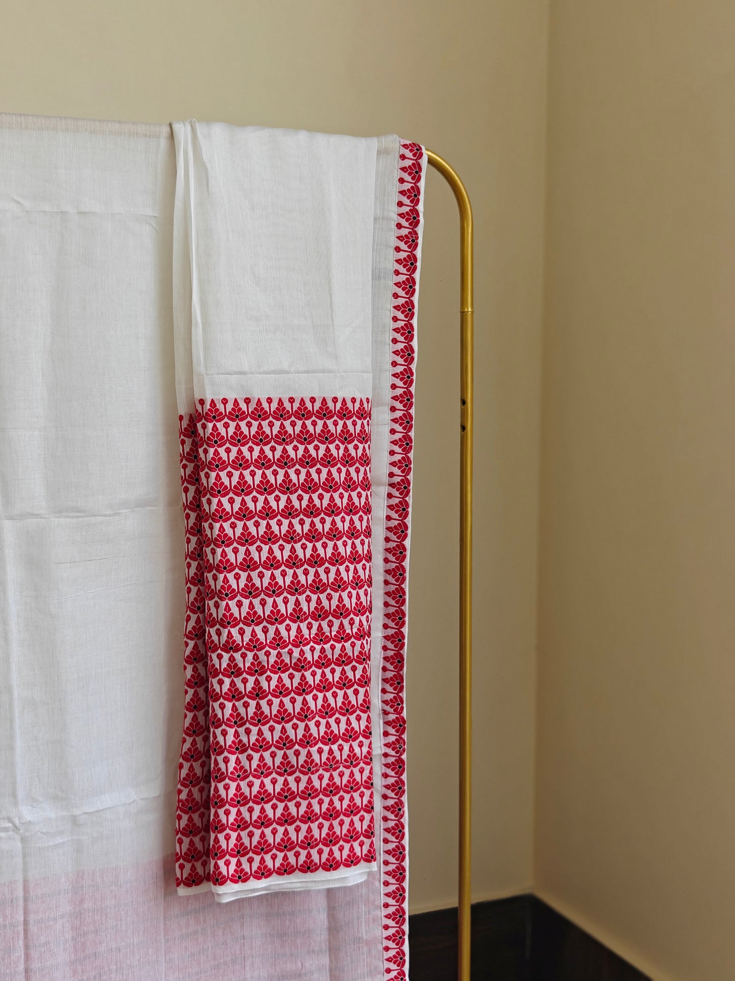 Nooni Cotton Mekhela Sador in White and Red design Ready to Wear - Tathal Clothing